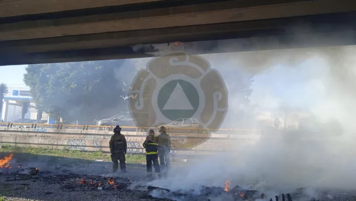 incendio bajo el distribuidor Juárez